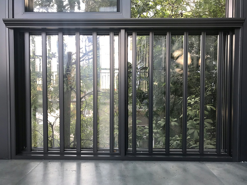 伊盾門(mén)窗兒童安全防護(hù)欄，給孩子加裝一道居家安全屏障！